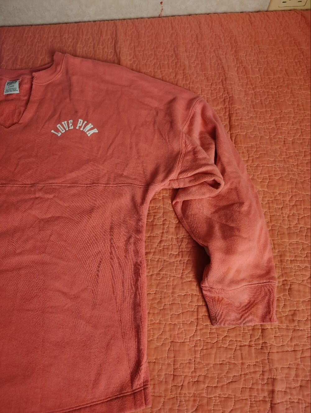 PINK Victoria's Secret Coral Short-Sleeve Crew with 'LOVE PINK' Logo - Picture 3 of 13
